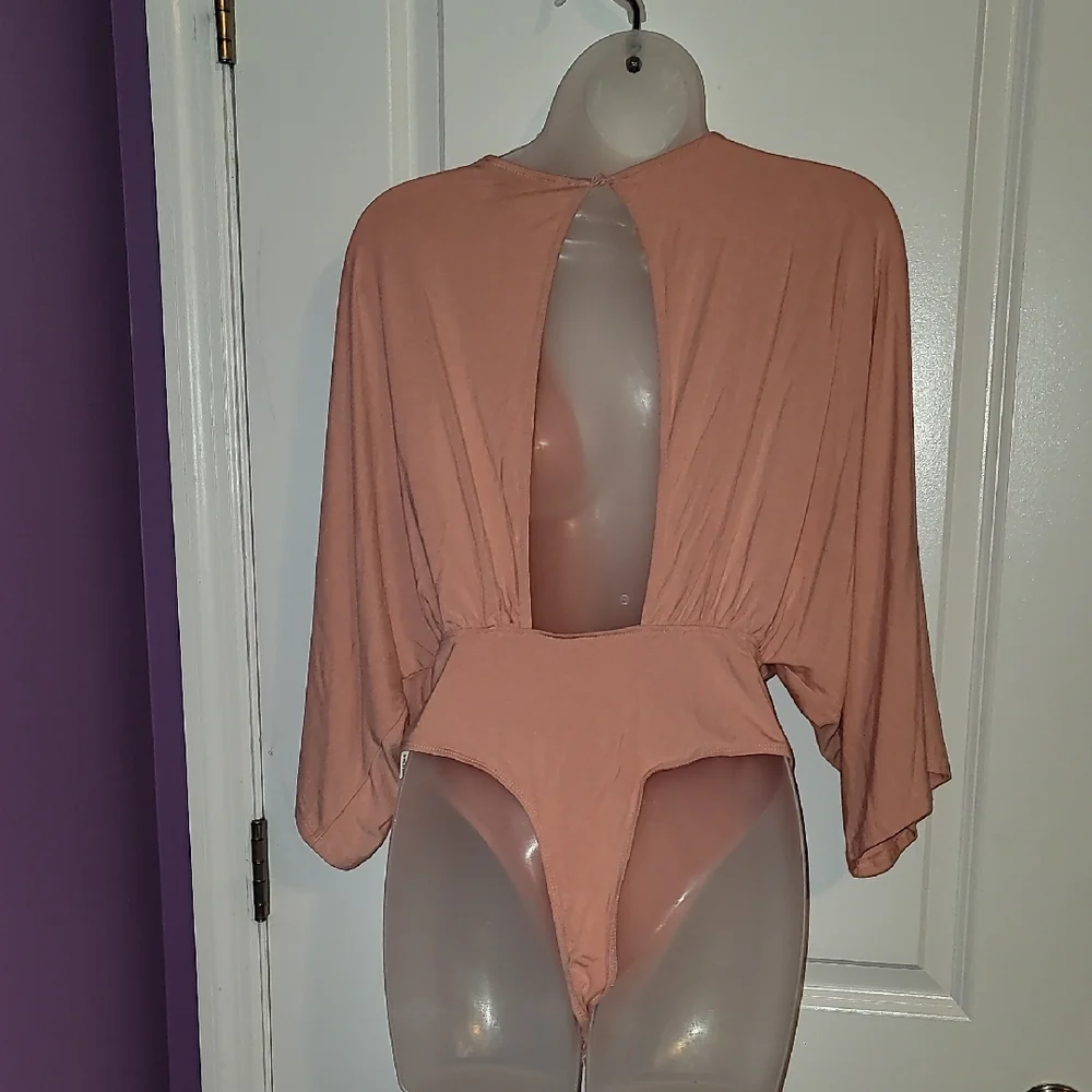 Forever 21 Pink Bodysuit Top with Sleek Design Sz: M NWT - Picture 4 of 5